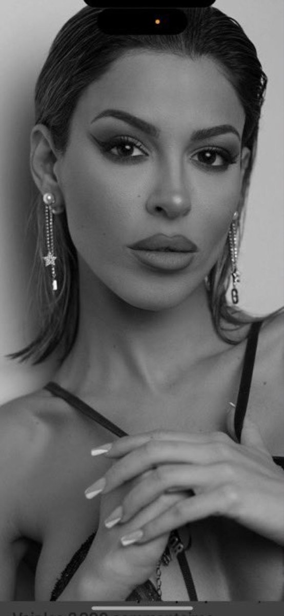 Un reality con un copione accuratamente scritto per andare contro di lei e contro chi è dalla sua parte; farla star male a qualunque costo per stupide dinamiche…non avevano fatto i conti con Oriana Marzoli
#orianistas
#orianamarzoli