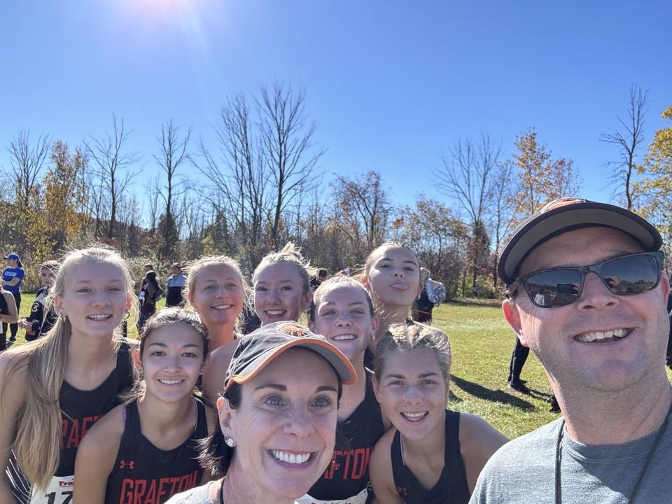 CrossGrafton's tweet photo. Great races at conference! Our top runners were Callie, 20:41 and 21st overall in Varsity girls, earning her a medal, Jackson, 18:04 in Varsity boys, Mason, 1st overall in JV boys with 18:36 and a medal, and Everyly, 23:15 in JV girls. Congrats to all our runners! #BlackHawkPride https://t.co/dFFhWIoHYN