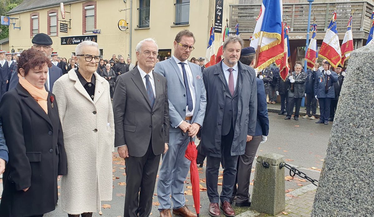 J’étais présent, aujourd’hui, à la commémoration de Marie-Ange Thé qui a vu son nom rajouté à la stèle des morts pour la France de #Québriac. 

Mon collègue <a href="/jm_leguennec35/">Jean-Michel Le Guennec</a> était aussi présent au titre de sa délégation sur la Mémoire.