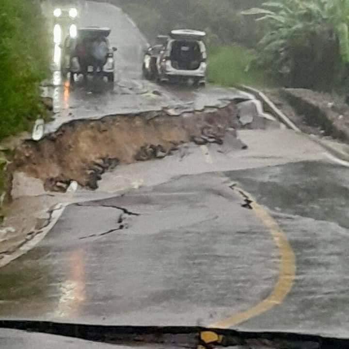 Colapsa parte de la carretera que une a San Cristóbal de Las Casas con San Andrés Larrainzar a la altura de Puerto Cate.