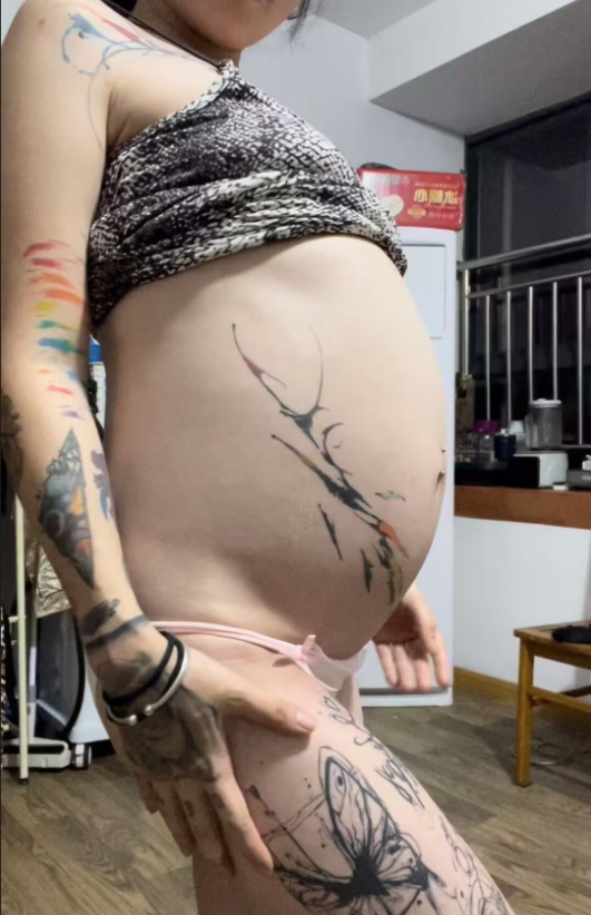 eatzhaoyi's tweet photo. Today's big belly.
Someone like it?🫣
#vomit #bigbelly #puke #嘔吐 #嘔吐物 #大食い #膨腹 #吞 #vore #內窥 #內窺 #endoscopy https://t.co/mvUbQdvbpz