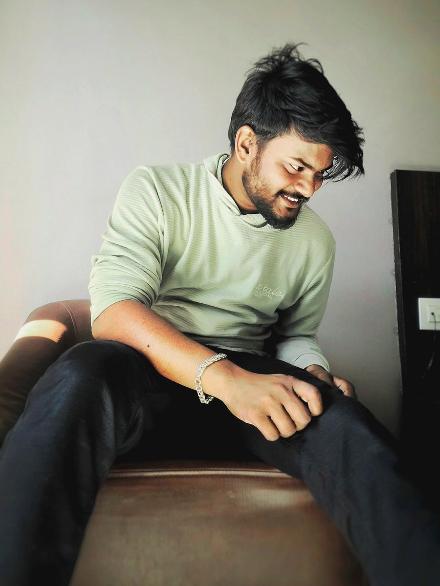 ravikumar_ar95's tweet photo. Let Ur smile mirror the peace within❤️🔥
Stay calm and take that easy ✅
https://t.co/I40DeKRSaP
#ChillWeAllDie #RakeshAdiga #RakiTribe #RK #PeaceWithin #TakeItEasy https://t.co/PiU0G70vow