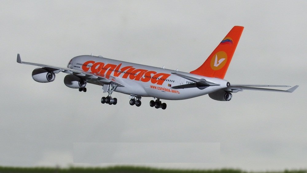PCazador2021's tweet photo. #Enterate 🚨👀🇻🇪🇮🇷 Luego de exautivo mantenimiento C en la República Islámica de Irán,  el emblemático YV1004 Airbus A340  "Simon Bolivar " El libertador ya en tierra y asegurado #Venezuela #Conviasa https://t.co/4u4y7O09SL