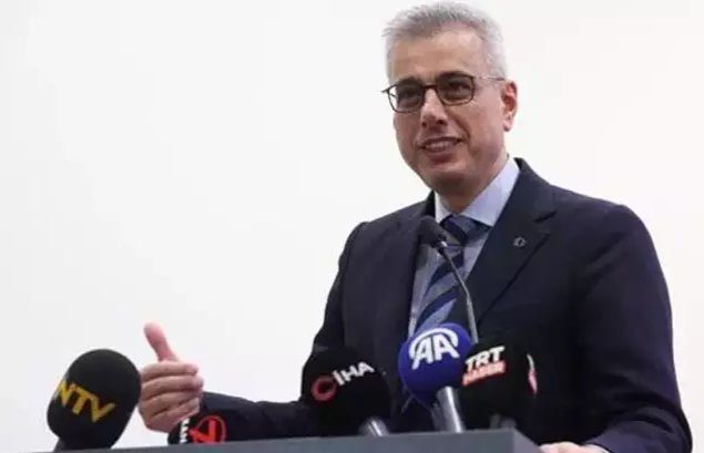 “Özel sağlık kurumlarına yapısal reformlar gündemde”

Sağlık Bakanı Memişoğlu: Sağlık sistemimizi, kişisel çıkarları ve maddi menfaatleri için lekelemeye çalışanlara göz açtırmayacağız.