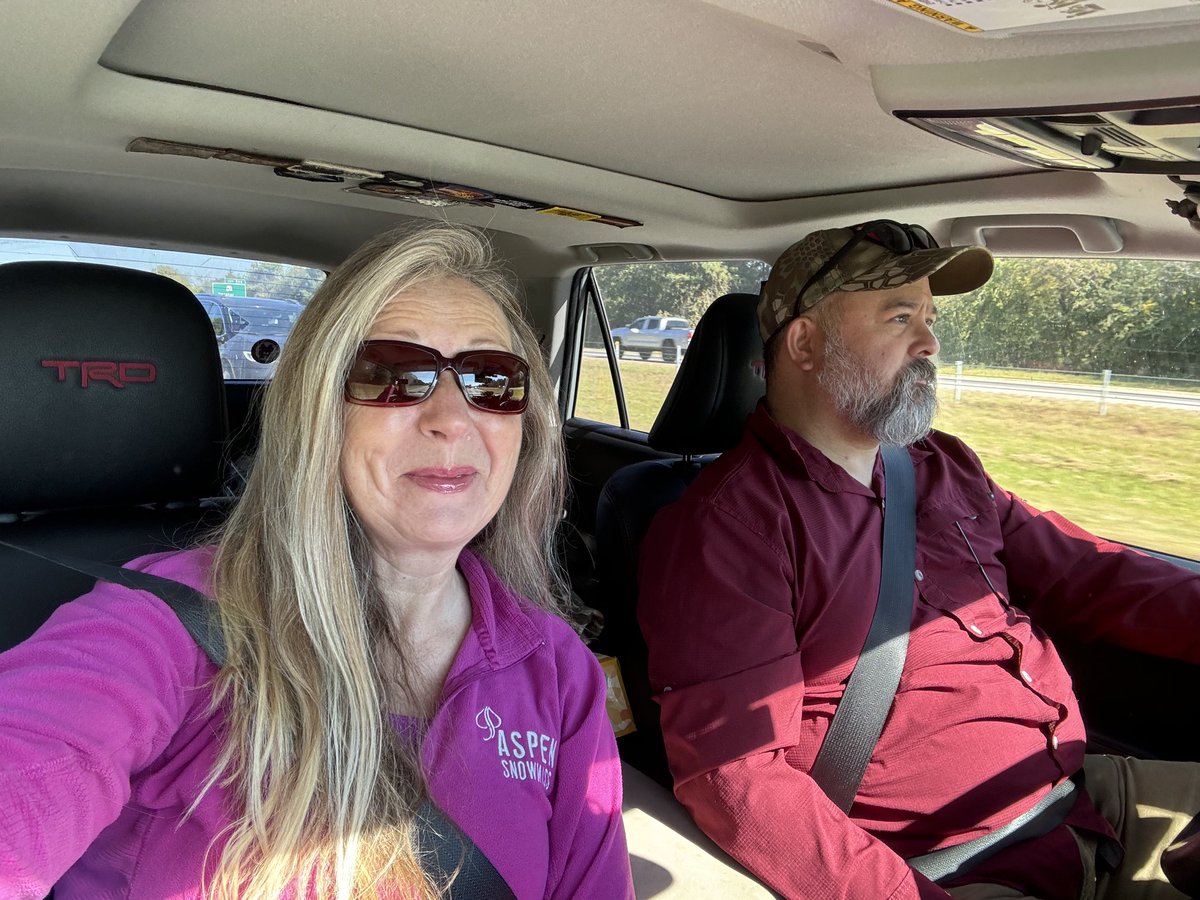 PINKhikes's tweet photo. Can you tell I’m tickled about our #roadtrip ??? Gotta maximize our #supportyourparksweekend #hamradio #HamRadioCouple #POTA #ParksOnTheAir #HikinNHammin #PINKhikes @hikinnhammin https://t.co/T7pknIiv51
