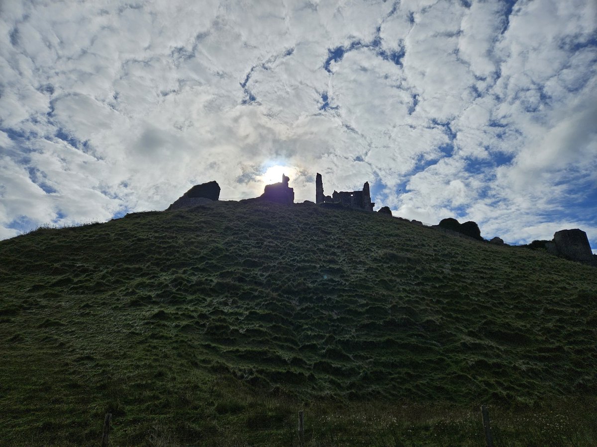 LadyALytham's tweet image. The scenic photos of Corfe with the castle and the steam trains. #CorfeCastle #Corfe
