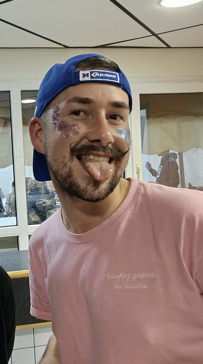 HBordais's tweet photo. La langue de tirer 🤭 #LGBTQIAWetInOctober https://t.co/3Zk5gfJk1J