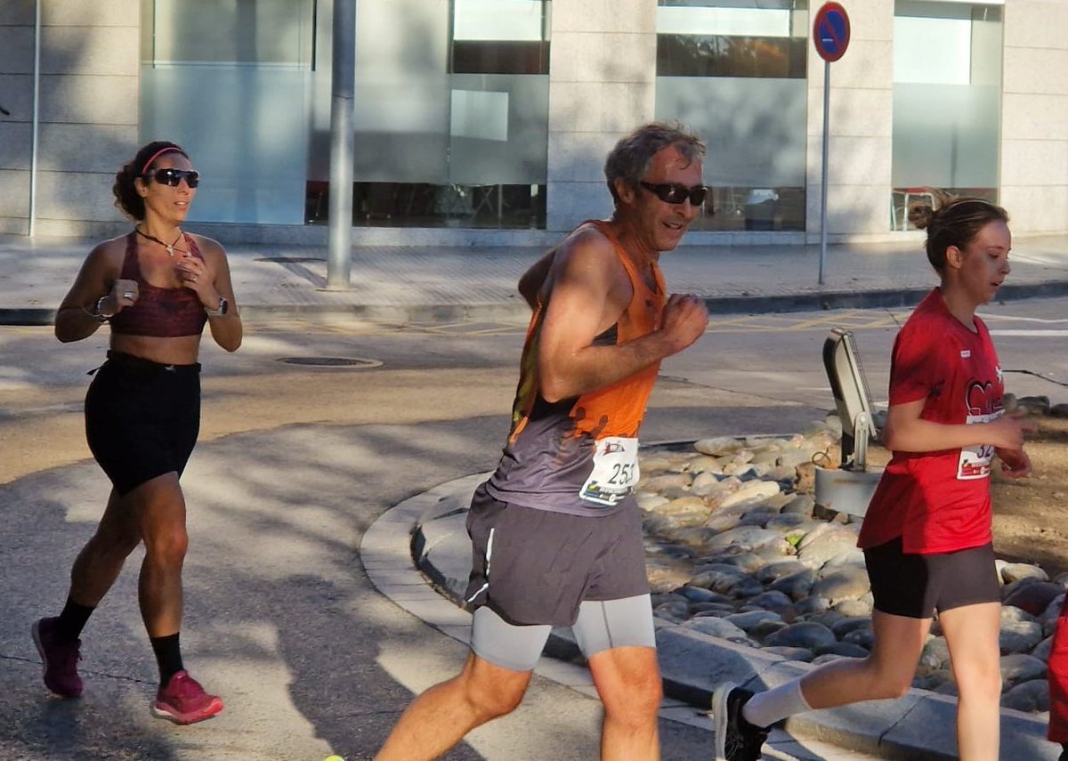 jordisolerf's tweet photo. Moments de la #MitjaMaratóVilaseca lluint, com sempre, la samarreta de @corredors #cosesmeves #runisfun https://t.co/hRpKWwA93z