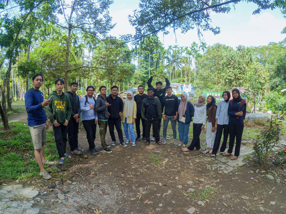 rahmada_fandi's tweet photo. Selalu dan selalu
Menjadi keluarga kedua ternyaman setelah keluar rumah, merasa diterima dengan ikhlas &amp; tumbuh bersama setelah belasan tahun lamanya, saling nostalgia masa-masa dulu sampai tereliminasi satu persatu pada akhirnya.
Ya, tinggal kami yang masih bisa luangkan waktu. https://t.co/EnMznd0xuS