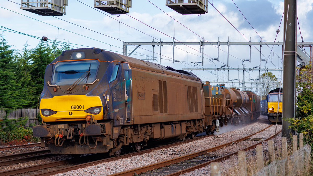 D28WR's tweet image. Afternoon RHTT 👋

🚄 | DRS Class 68001 ‘Evolution ’ + 68006 
📍 | Morpeth North Junction
📄 | 3J77 1018 Carlisle Kingmoor Siding (DRS) to Carlisle Kingmoor Siding (DRS)
📅 | 20/10/2024
📣 | @DRSgovuk 
📸 | Canon R50 + 50mm

#Rail #Railway #RHTT #Class68 #DRS