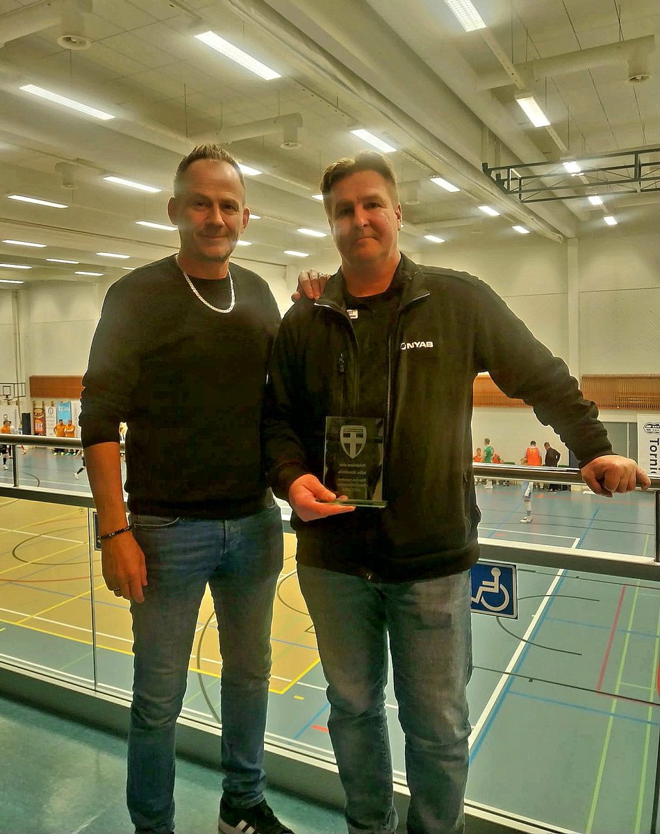 SPL_Pohjoinen's tweet photo. Mika Alavahtola TP‐47 vuoden nuorten futsalvalmentaja pohjoisella alueella. Onnittelut Mikalle ja TP‐47:lle🙏 https://t.co/dmhrWvI0ka