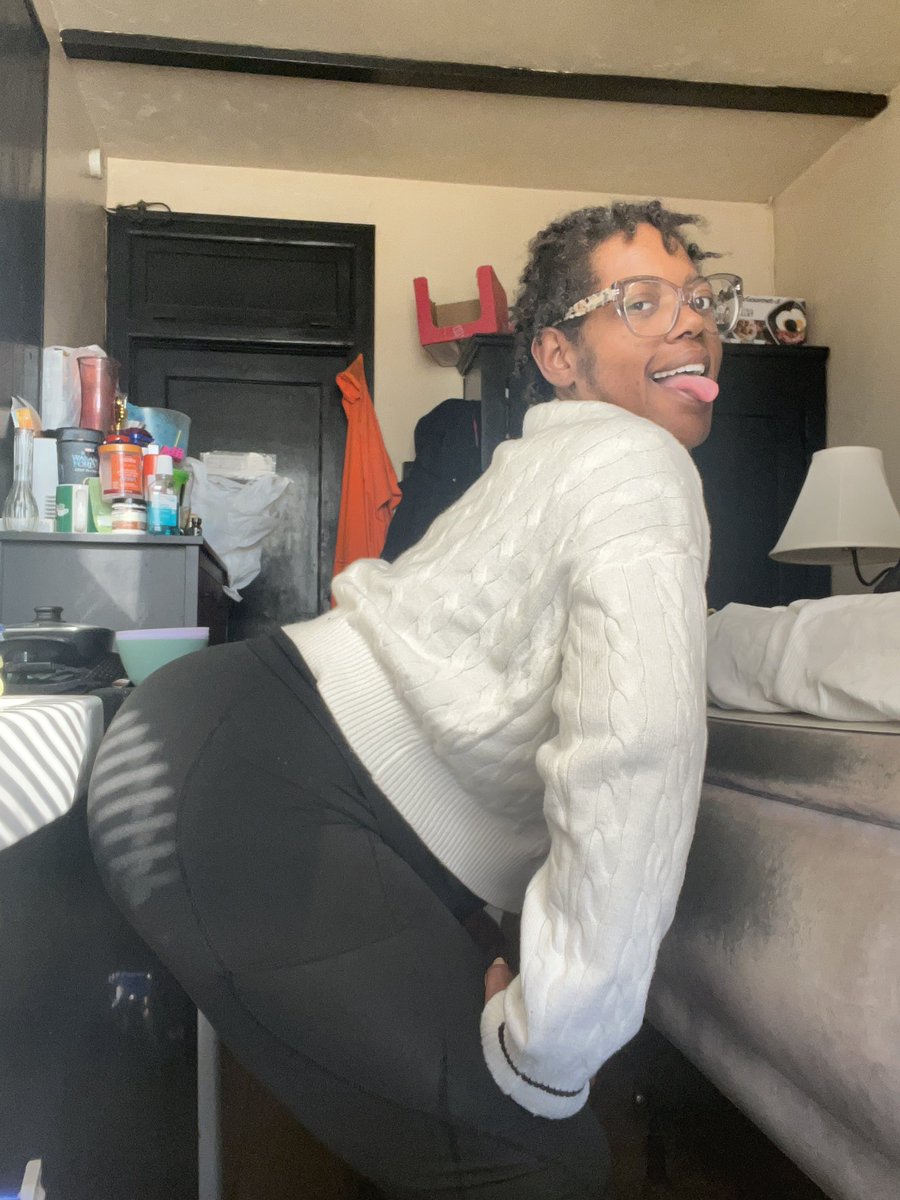Chubby_Cheekz69's tweet photo. I make my own pussy wet 💦😜 #DetroitBabe #313Booty #DetroitFreaks #Bi #Lesbian #ContentCreator #Thick https://t.co/CDyYmZ0k5z