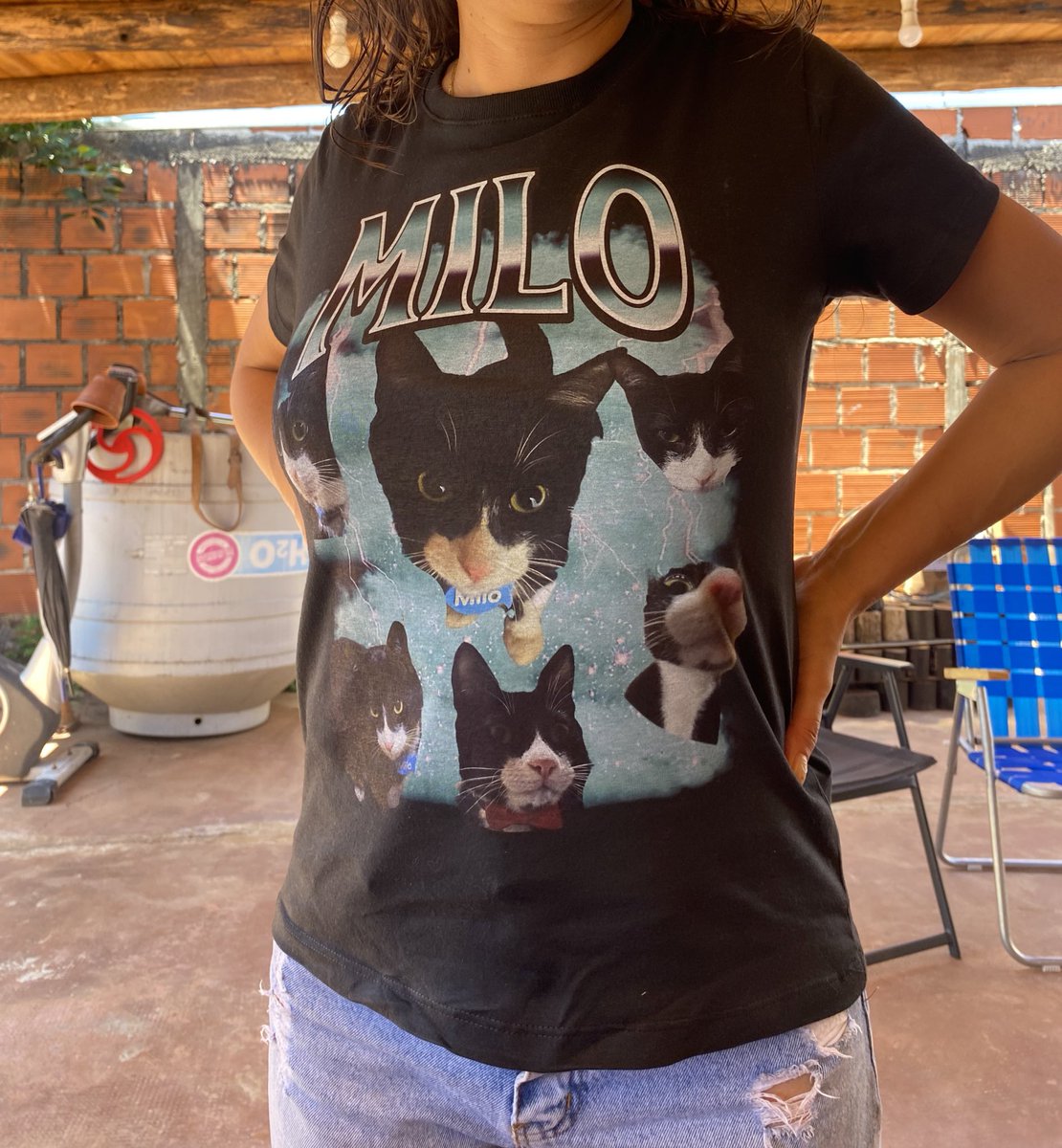 cuntde_'s tweet photo. mi tía cayo con una remera con su gato al festejo del día de la madre 🙏🏻 https://t.co/6HErVWlXZn