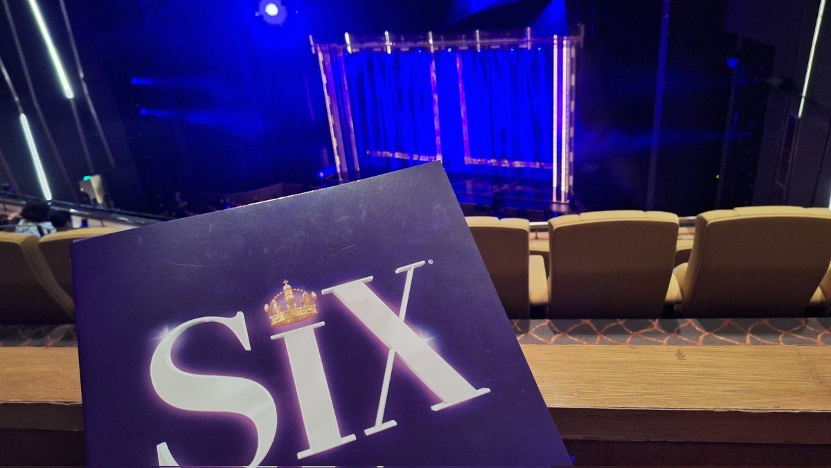 gunnhiiIdr's tweet photo. baby's first international tour cast show!!!! tonight was amazing and breathtaking! I love six so much I fear words aren't enough to describe it. thank you for a wonderful show and congratulations on a banger season! πππ«Άβ¨οΈ #SixtheMusicalPH https://t.co/BYpJHGBU7n