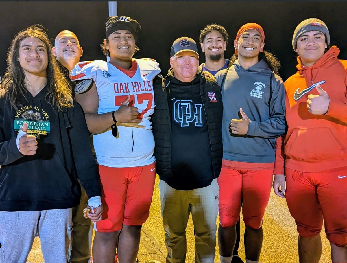 OHHSPolyClub's tweet photo. @pakifinau53 back in town enjoying the win at Apple Valley! Keep rolling @coachmetty @NickMonica63 @OakHillsFootba1 #WAR #CHEEEHOOO https://t.co/Urkd1bNg4g