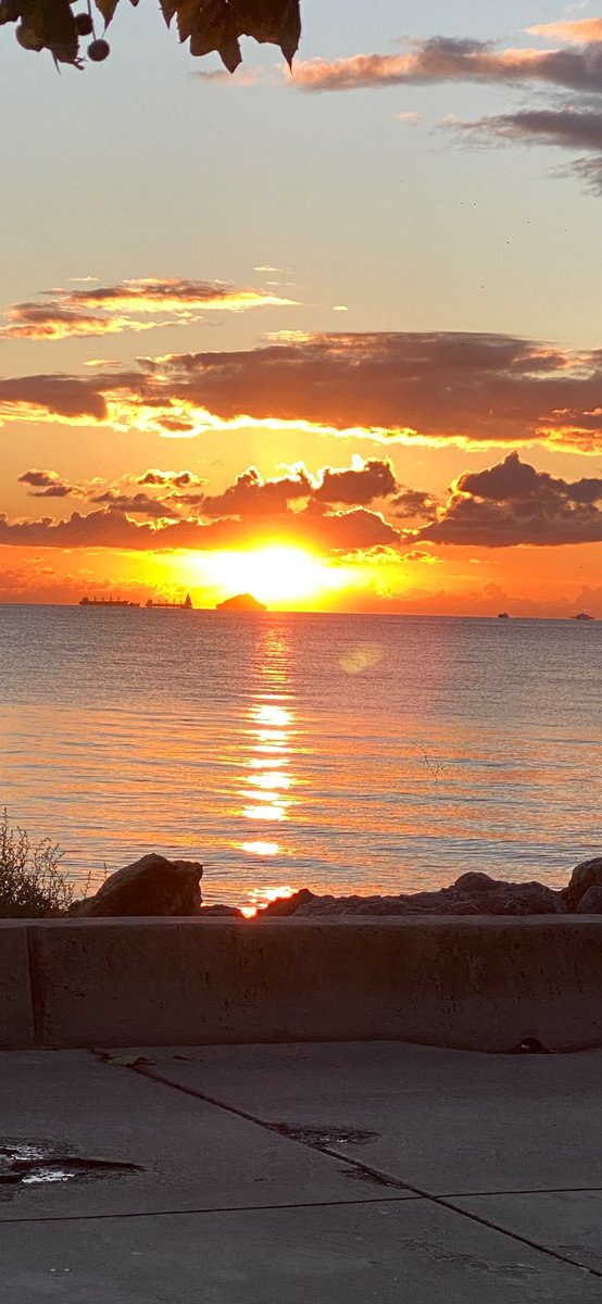 Maltepe sahilden güzel bir gün batımı….