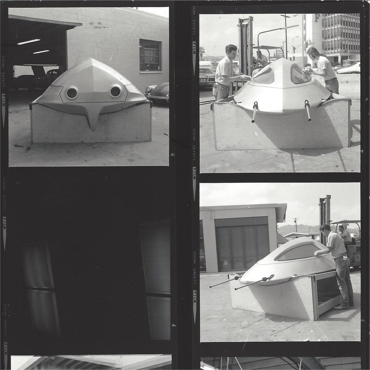 IntlSpyMuseum's tweet image. The Bath-O-Sub. 

This is a Ken Adams creation the film "Diamonds Are Forever" during  Sean Connery’s era of the franchise. 

This gadget belong to Ernst Blofeld and was perfect for his discreet escape.

#BondInMotion exhibition. 

@007 | 007.com