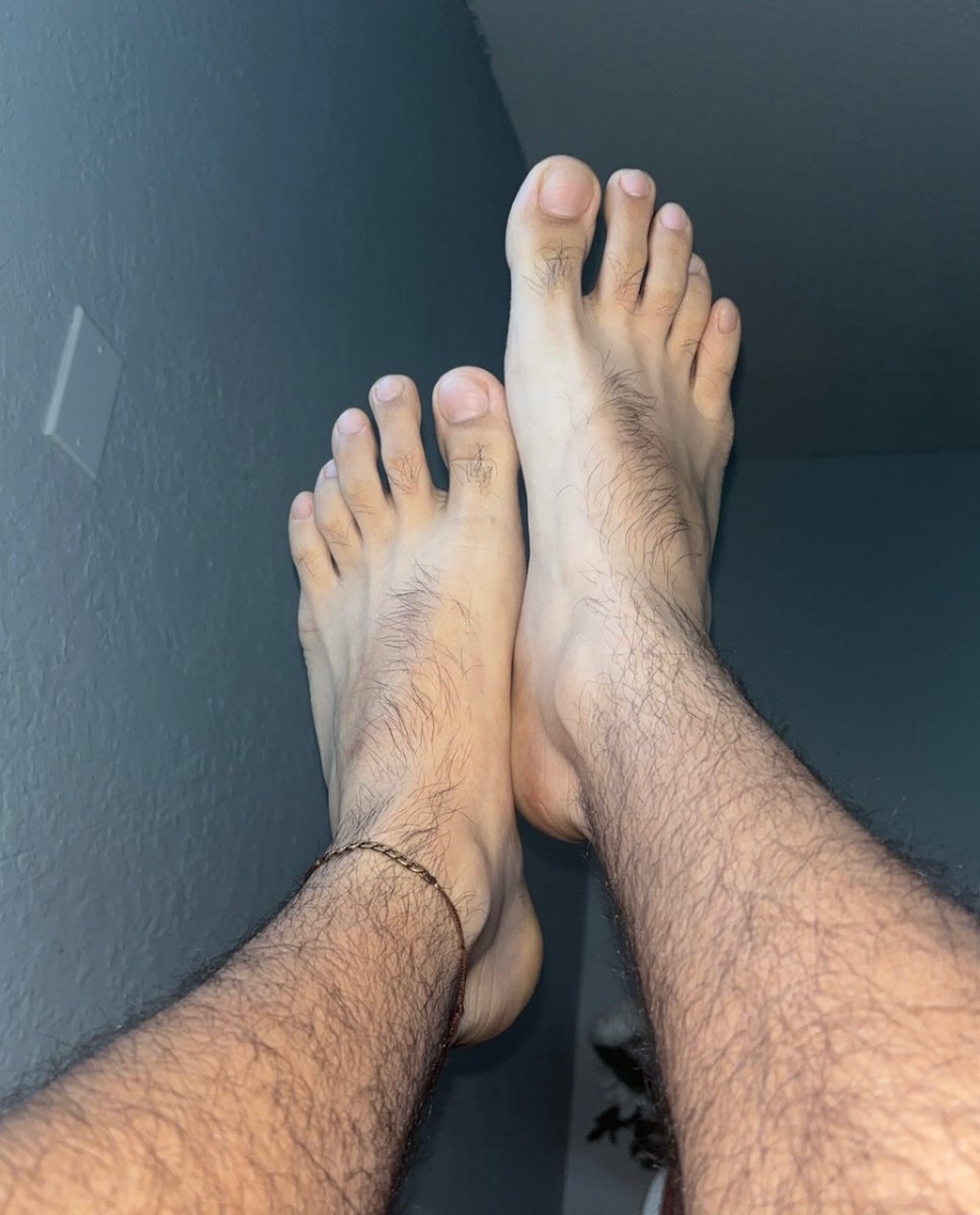 BangingFeet's tweet photo. And we’re back in business😏🦶🏻 https://t.co/ZChNseuDsL