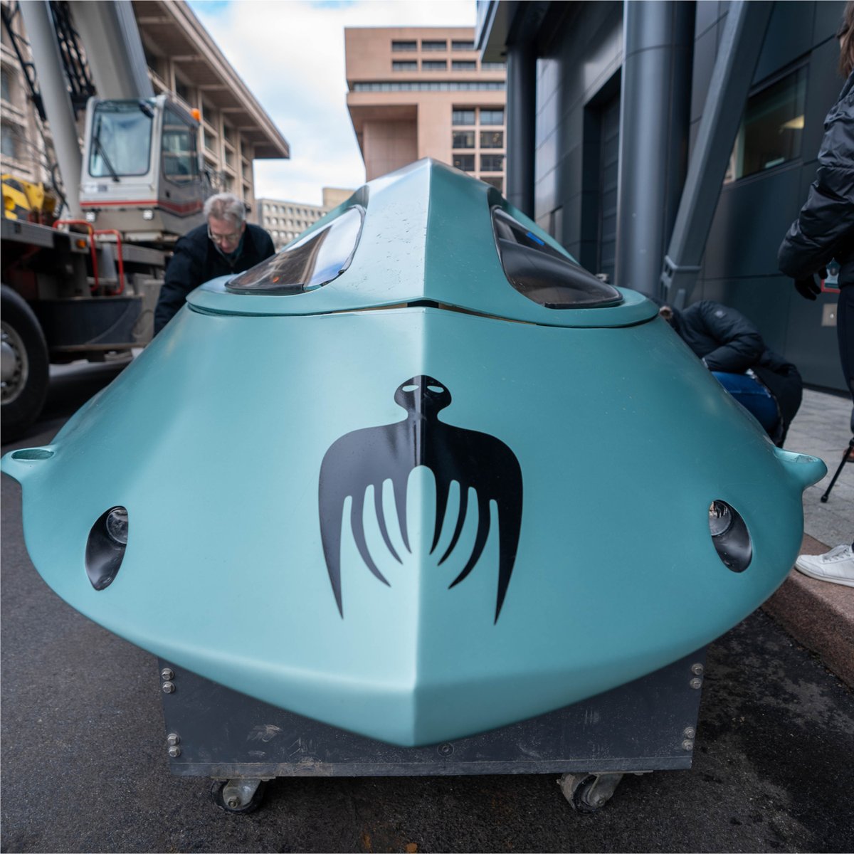 IntlSpyMuseum's tweet image. The Bath-O-Sub. 

This is a Ken Adams creation the film "Diamonds Are Forever" during  Sean Connery’s era of the franchise. 

This gadget belong to Ernst Blofeld and was perfect for his discreet escape.

#BondInMotion exhibition. 

@007 | 007.com