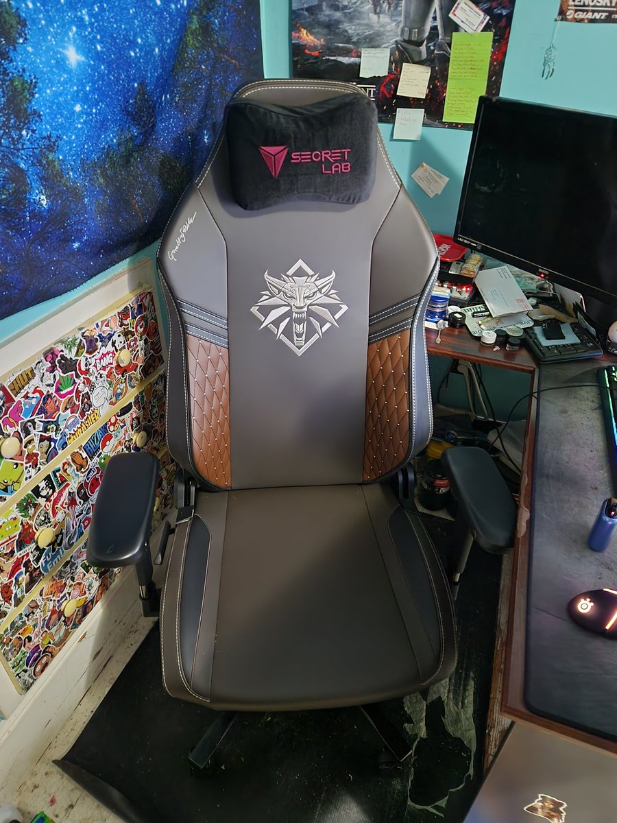MilkMayne420's tweet photo. New Witcher #Secretlab chair to keep my butt and back happy. 10/10 would recommend https://t.co/lGZ9OqcrXC