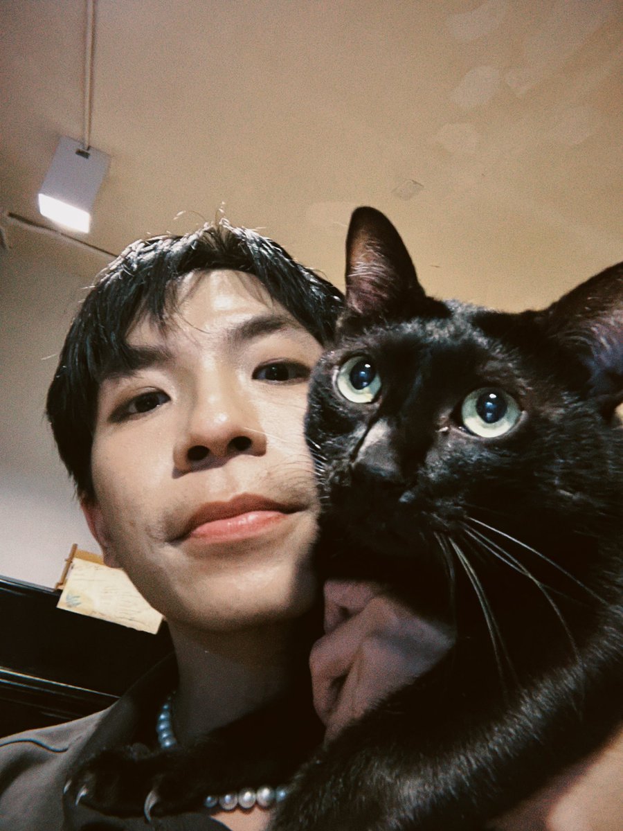 napolycat's tweet photo. ถึงบ้านแล้ว พร้อมกับพลังความรักล้นเหลือ https://t.co/wD2plILyUI
