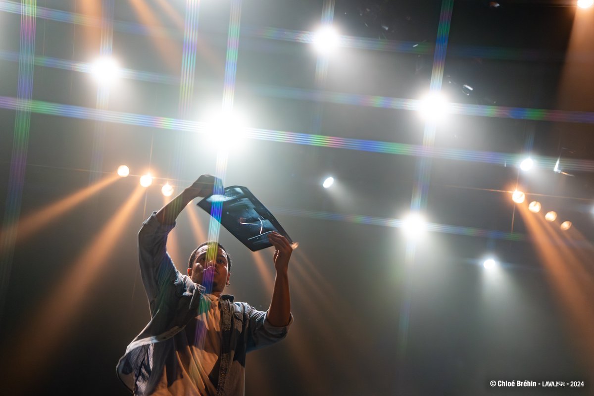 Laval_la_Ville's tweet photo. [EN IMAGES] Du 13 au 20 octobre, Laval a accueilli le festival @stylesj2k, avec plusieurs spectacles à guichets fermés, témoignant d’un grand succès. Il s’est achevé en apothéose ce dimanche avec Karactère Hip-Hop et la Cie Racines Carrées. https://t.co/Wz4vhSuRmq