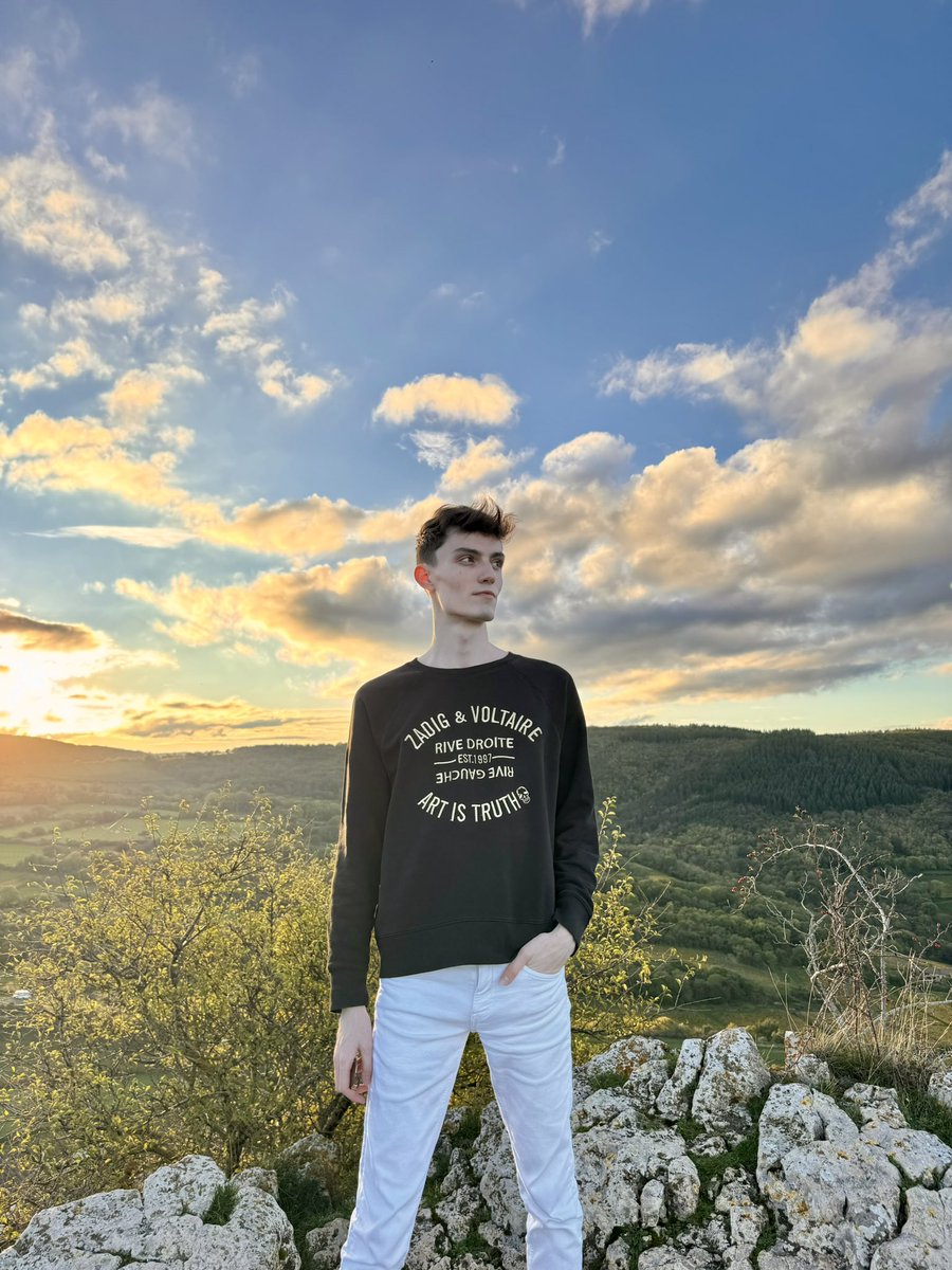 iaamtoinou's tweet photo. #LGBTQIAWetInOctober le soleil est de retour ☀️🍂 https://t.co/r0w46TsvMY