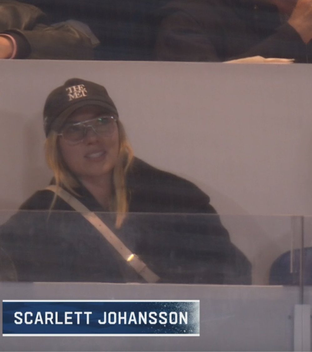 Absolutely obsessed with ScarJo showing up to a Mets playoff game in a <a href="/metmuseum/">The Metropolitan Museum of Art</a> hat.