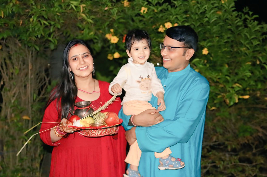 IPSVineet's tweet photo. सभी को सपरिवार करवा चौथ की ढेरों बधाई व शुभकामनाएं 😊

#KarwaChauth https://t.co/t3KO3XpP38