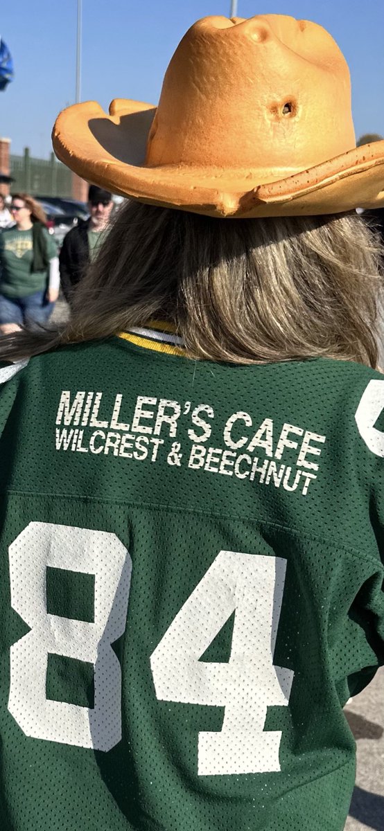 #lambeaufield with #texans brother!  
#GOPACKGO 💚💛🏈
LETS GOOOOO! 
#BlessedAndGrateful 
Thank you Cuz Dee! <a href="/NicoleMarquard3/">Nicole Marquardt</a> <a href="/NicoleMarquard3/">Nicole Marquardt</a> <a href="/jordymarcart/">Jordan Marquardt</a>