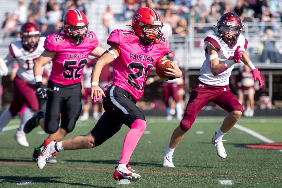 Yesterday, sophomore running back <a href="/OReilly__Joey/">Joseph O’Reilly</a>
rushed for 212 yards on 28 carries, our first 200+ yard rushing performance since October 15, 2021 when Jared Gennuso rushed for 270 yards in a 38-14 win over MPS. Congrats Joey! #DefendTheView
