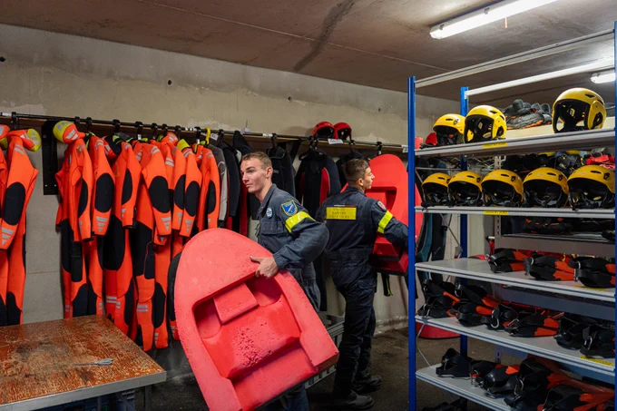 Les sapeurs-sauveteurs de l'UIISC N°7 se préparent à partir sur les inondations