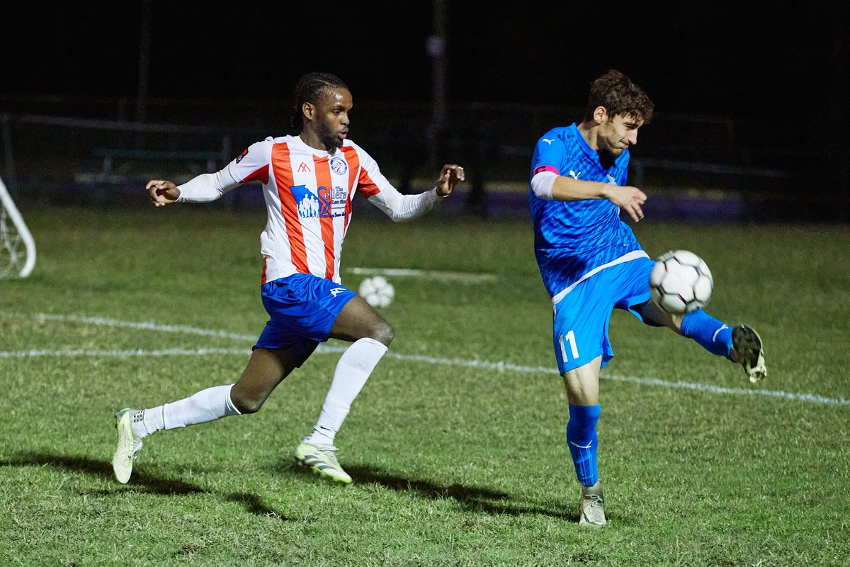 Teamwork makes the dream work. 🔴⚪🔵 #UpTheRevs 🦅⚽️