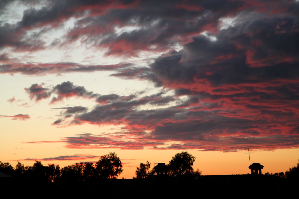 agowitter's tweet image. Purple sunset now (central Italy) @ThePhotoHour @StormHour