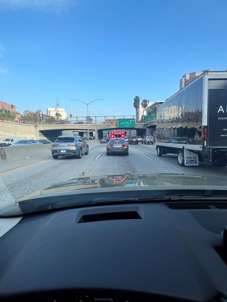 katherinescott3's tweet photo. #america #los angeles #driving #snapshots #x the city is so congested https://t.co/fHM6WIMa7R