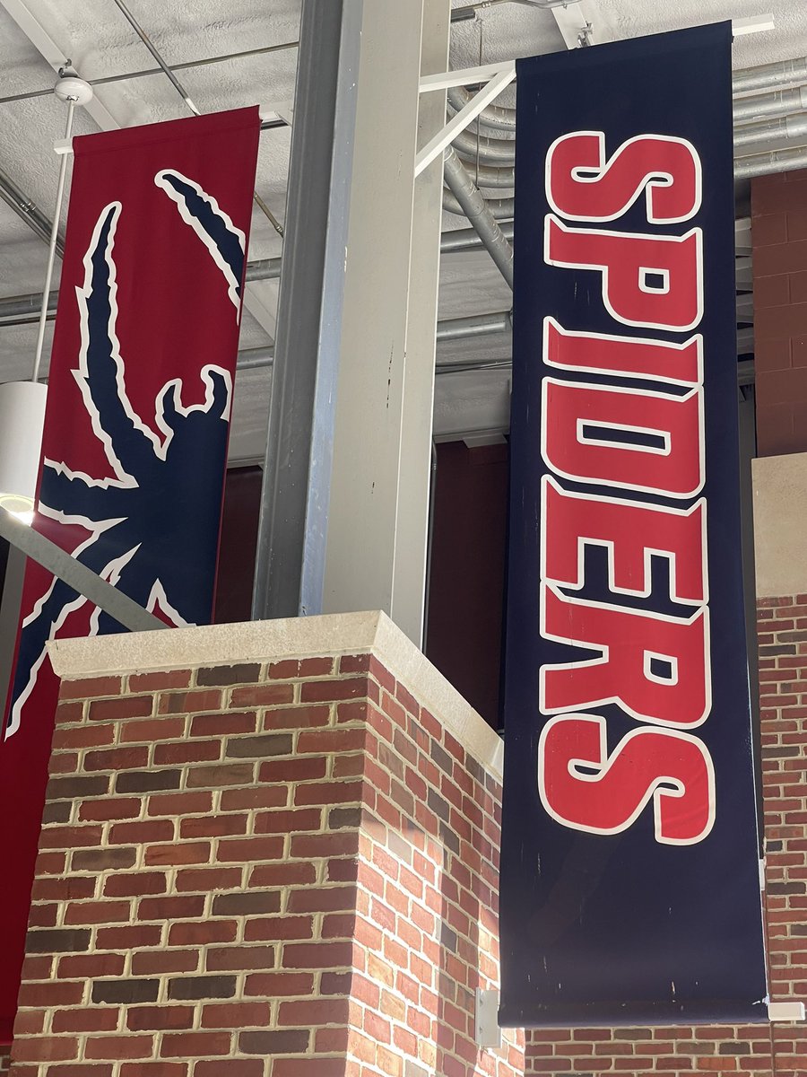 carolinagirl93's tweet photo. Beautiful day for football yesterday and @IndyHSFootball  @rjwindows was well represented as the @Spiders_FB 🏈 got the W 28-9 against Delaware! @JustinJordan11_ @NickNassib @kellenpatt14 #LukeKing Thanks Coach @Mr_Kyle_Edwards great locker room post game camaraderie! https://t.co/9GCl3O5wS4