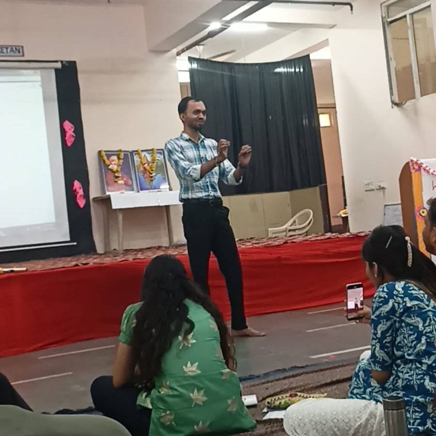 DekodeYourself's tweet photo. The one-hour session focused on introducing the Dekodeyourself team, our mission, and the various ways we engage and involve volunteers in our activities. We highlighted the benefits of volunteering and how it creates a positive impact on both individuals and society. https://t.co/uUzYyTE13z
