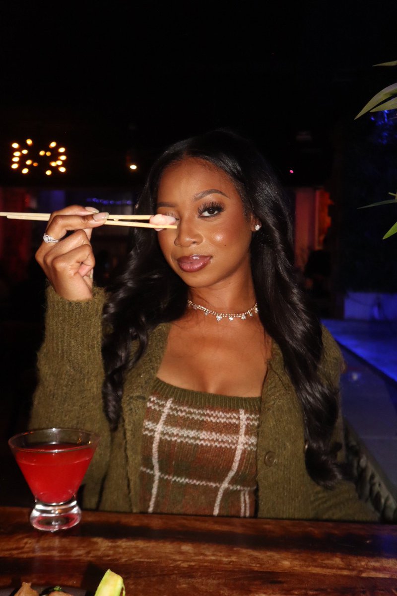BbyyDeeee's tweet photo. Officially entered my GROWN WOMAN era✨ https://t.co/XTtQiyhMk1
