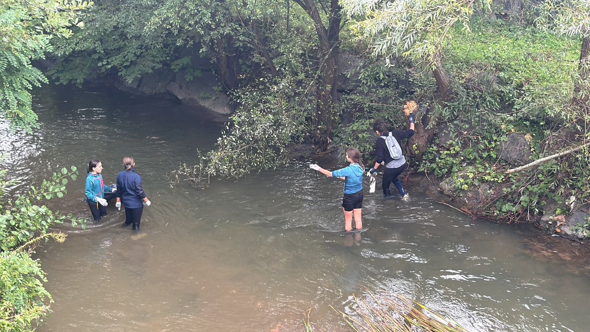 💦Atzo goizean errekak auzolanean garbitzeko deialdian arrasatear ugarik parte hartu zuten. Debagoieneko naturaz gozatu eta kutsadura saihesteko auzolan itzela! Eskerrik asko guztioi! <a href="/errekakbizi/">Debagoienean errekak bizi auzolanean</a> 

📸 <a href="/goiena/">Goiena Albisteak</a>