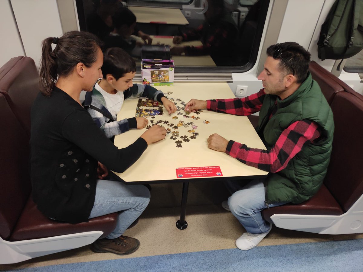 SehitUrla's tweet photo. #EkrandanUzakHayataYakın" İlçe MEM projesi Ekim ayı etkinliği olarak 3C sınıfımız, ailece puzzle yaparak eğlenceli saatler gecirdi.👨‍👩‍👧‍👧👨‍👩‍👦🤗💯
#Egitimdeöncüokul 

@tcmeb 
@yahsiomer
@izmir_ilmem 
@MuratCevik5845
@Urla_MEM https://t.co/Wwj0BB138f