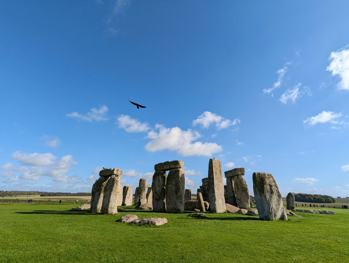 Saw some big stones in a field this weekend #StandingStoneSunday <a href="/EH_Stonehenge/">Stonehenge</a>