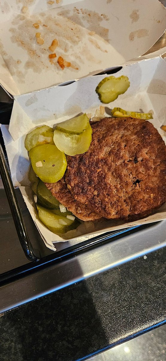 mattbarlow26's tweet image. When you order a big mac with no bun and a double cheeseburger with no bun. You receive this. What happened to pride in you work. @McDonalds @McDonaldsUK @McDonaldsCorp #CustomerServiceMatters #FastFoodFails
#QualityOverSpeed
#DoBetter
#AttentionToDetail