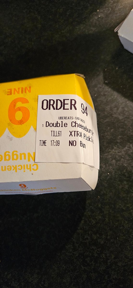 mattbarlow26's tweet image. When you order a big mac with no bun and a double cheeseburger with no bun. You receive this. What happened to pride in you work. @McDonalds @McDonaldsUK @McDonaldsCorp #CustomerServiceMatters #FastFoodFails
#QualityOverSpeed
#DoBetter
#AttentionToDetail