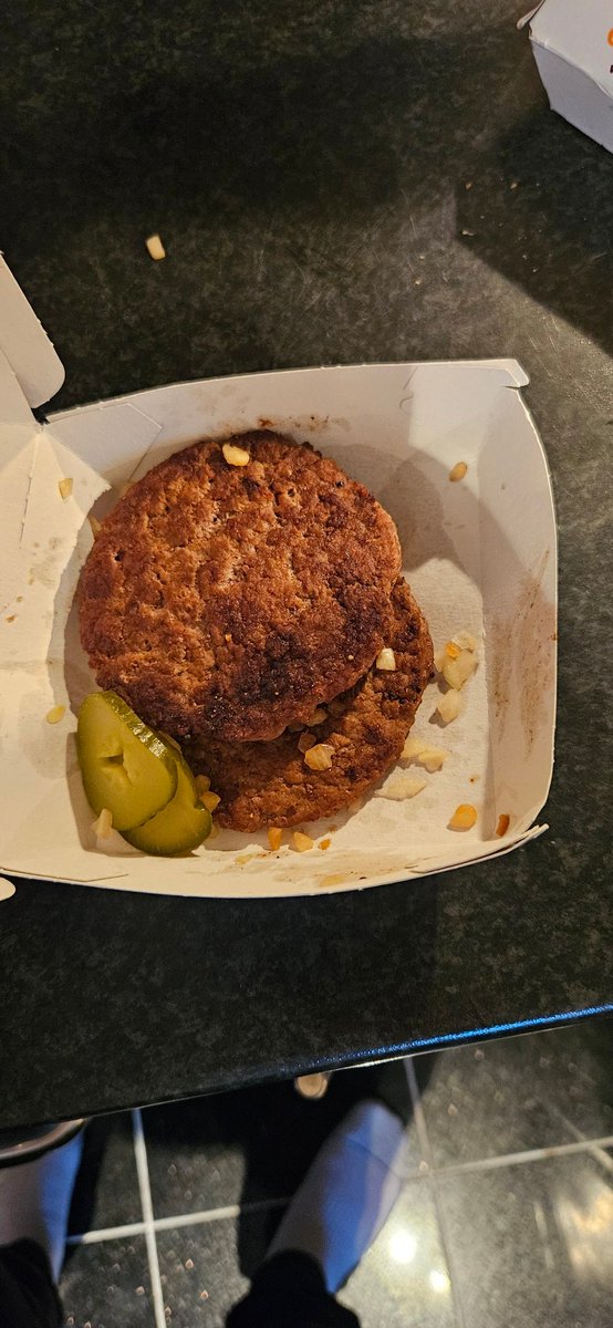 mattbarlow26's tweet image. When you order a big mac with no bun and a double cheeseburger with no bun. You receive this. What happened to pride in you work. @McDonalds @McDonaldsUK @McDonaldsCorp #CustomerServiceMatters #FastFoodFails
#QualityOverSpeed
#DoBetter
#AttentionToDetail