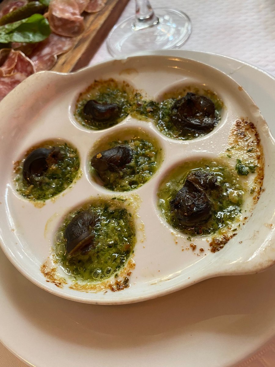 UCSModLangs's tweet image. Déjeuner à Versailles..avec des escargots évidemment