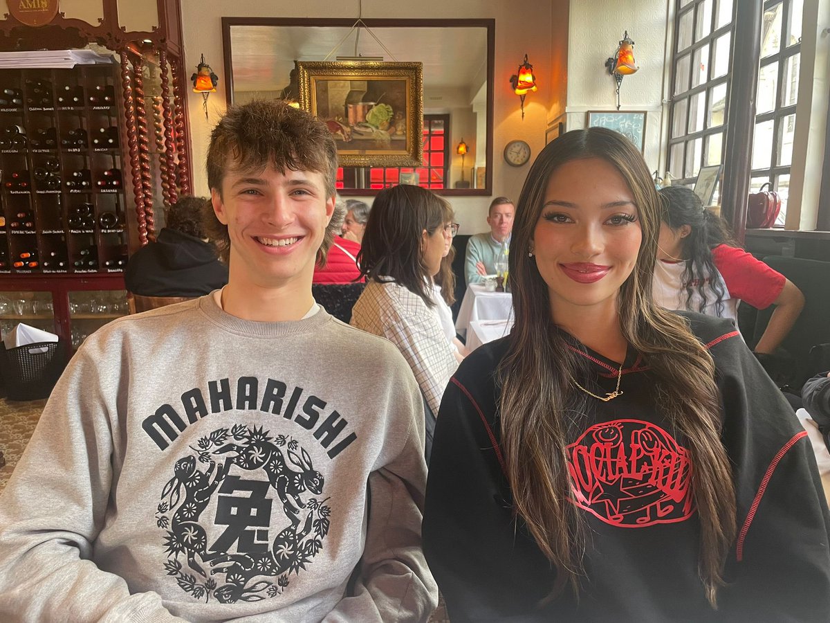 UCSModLangs's tweet image. Déjeuner à Versailles..avec des escargots évidemment