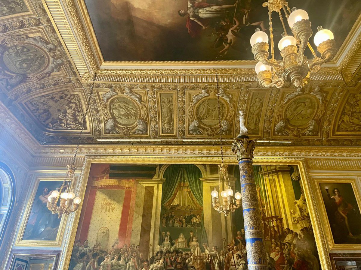 UCSModLangs's tweet image. Déjeuner à Versailles..avec des escargots évidemment