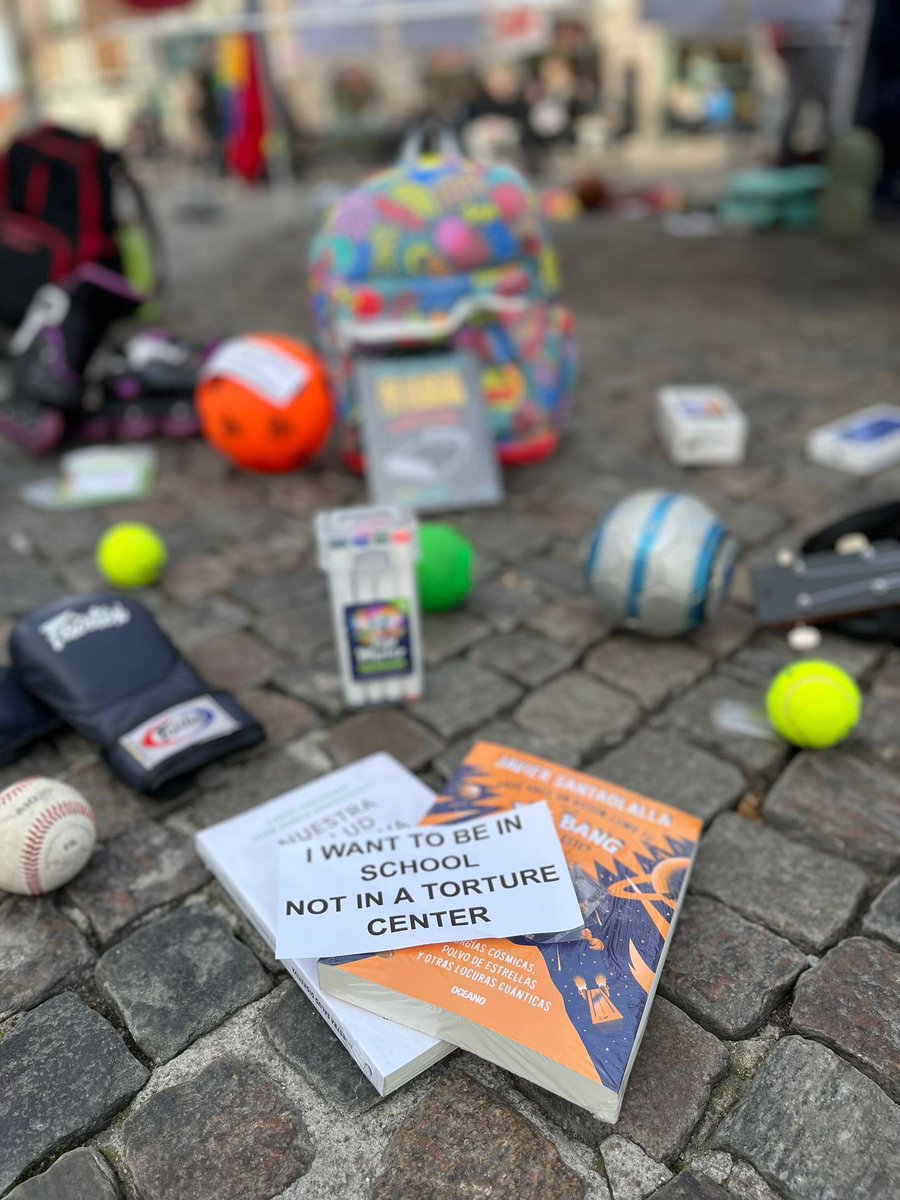 MundoConVzla's tweet photo. 📍Copenhague, Dinamarca 🇩🇰

Hoy el mundo se ha sumado a ser la voz de los 70 niños secuestrados por el régimen.

No vamos a callar ante tanto atropello.

#MaduroSecuestraNiños https://t.co/ycOnzrZga9