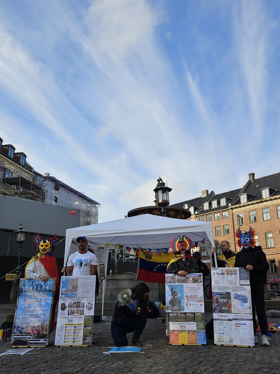 MundoConVzla's tweet photo. 📍Copenhague, Dinamarca 🇩🇰

Hoy el mundo se ha sumado a ser la voz de los 70 niños secuestrados por el régimen.

No vamos a callar ante tanto atropello.

#MaduroSecuestraNiños https://t.co/ycOnzrZga9
