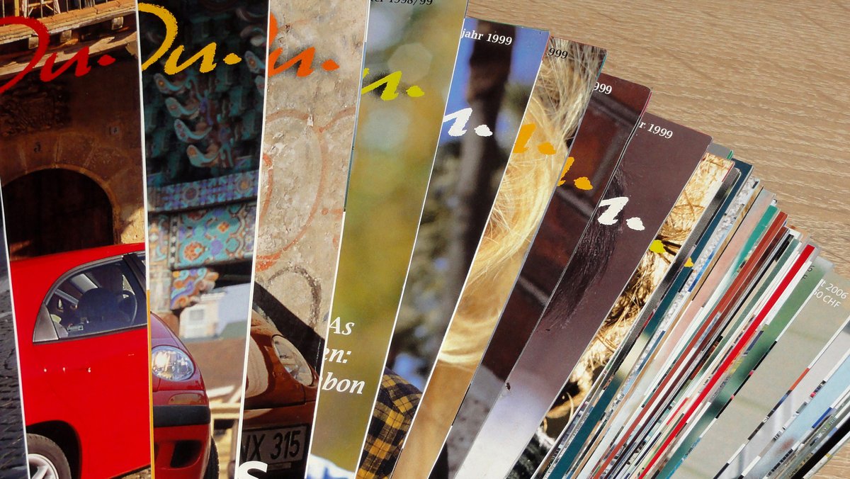 darewnoo's tweet photo. Another update for my collection. This time I "took over" almost all issues of German "Daewoo Und DU" magazines and also "Chevrolet Plus", as continuation (no. 32-47). For more a bunch of Daewoo and Chevy brochures. Update on my website soon... #Daewoo #brochures #magazines https://t.co/vdduUGNjAW
